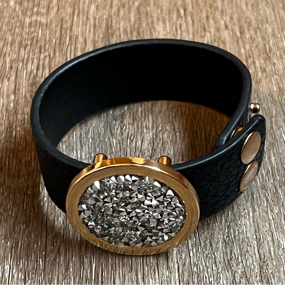 NEW BOHO LEATHER SNAP BRACELETS SUPER CUTE LAYERED OR ALONE GREAT GIFTS